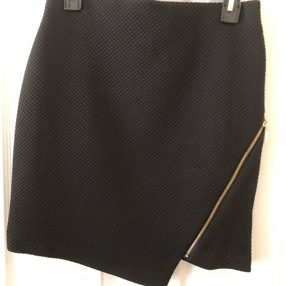 Kensie 17” Black Zippered Short Skirt Size Small - Picture 2 of 6